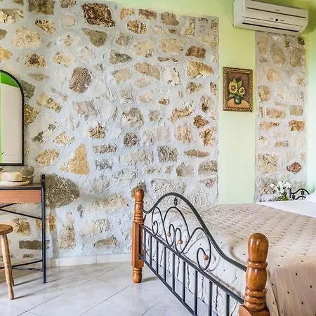 Ratzakli Sleeps 7 Pool Air Con Wifi 빌라 Ratzaklíon