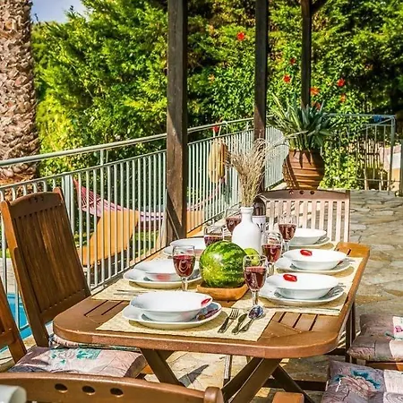 Villa Ratzakli Sleeps 7 Pool Air Con Wifi *