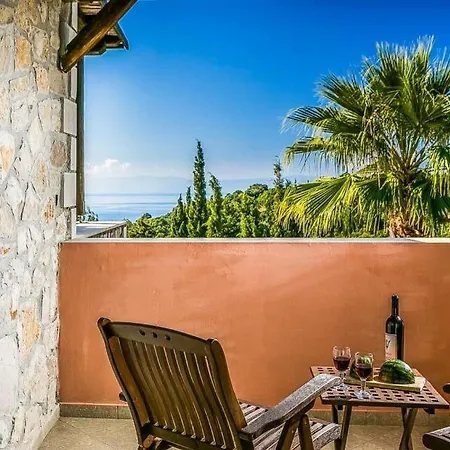 Ratzakli Sleeps 7 Pool Air Con Wifi Villa *