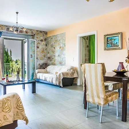 Ratzakli Sleeps 7 Pool Air Con Wifi Villa *